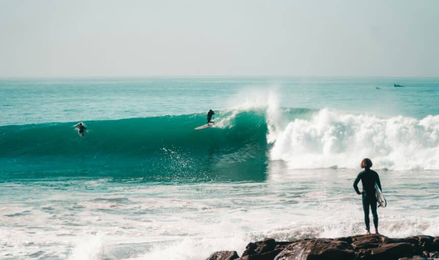 Surfer à Taghazout en Solo : Le Guide Complet 2026